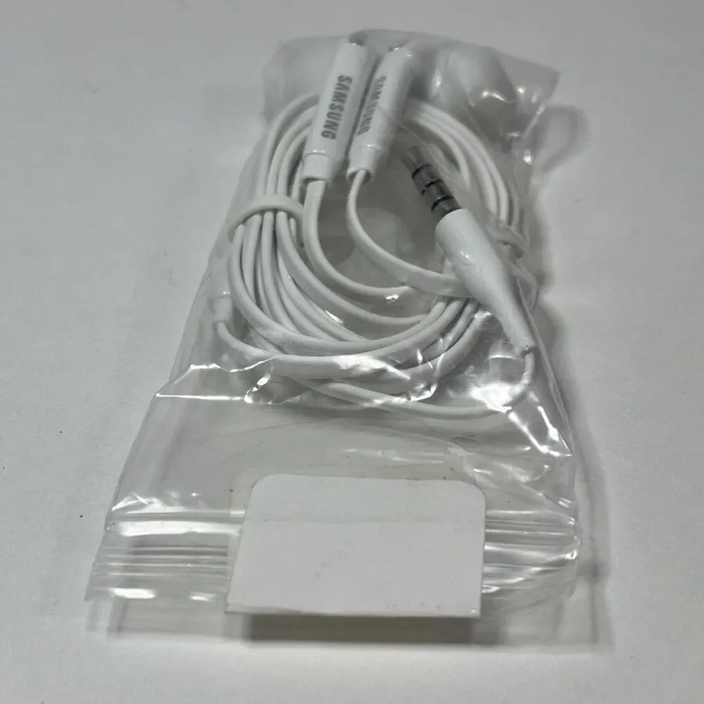 SAMSUNG OEM Wired Headset Headphones 3.5mm Ear Buds w/Controls EO-EG920LW White